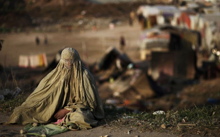 Οι Ταλιμπάν κυκλοφόρησαν γυναικείο περιοδικό για επίδοξες τζιχαντίστριες: «Μάθετε να χρησιμοποιείτε απλά όπλα», μάθετε να χρησιμοποιείτε χειροβομβίδες»